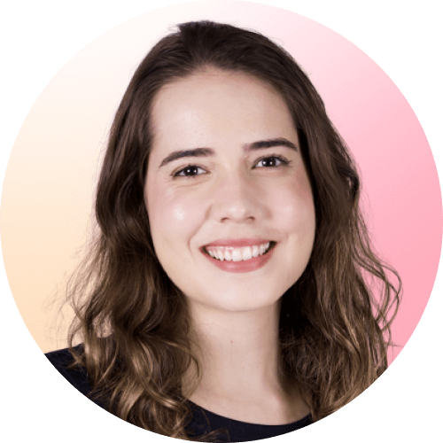 Circle-shaped professional headshot photo of Ana Paula Bartels smiling in a pink background